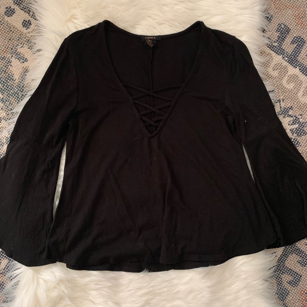 🍒Forever 21 bell sleeve top